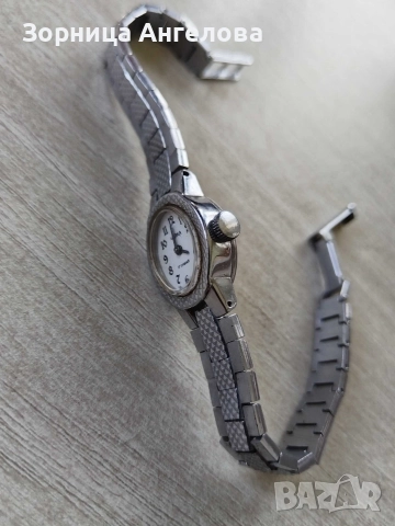 Чайка Дамски часовник. Работещ , снимка 2 - Антикварни и старинни предмети - 52803966