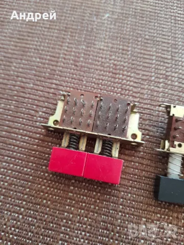 Стари радио бутони, снимка 2 - Други ценни предмети - 48011774