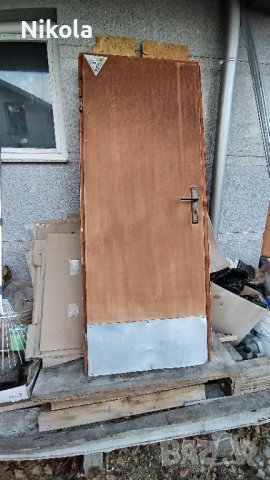 Врата фазерна с каса обикновенна брава и дръжки 200/81см