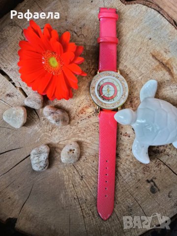 Луксозен дамски часовник с кристали – червен, снимка 1 - Дамски - 40594135