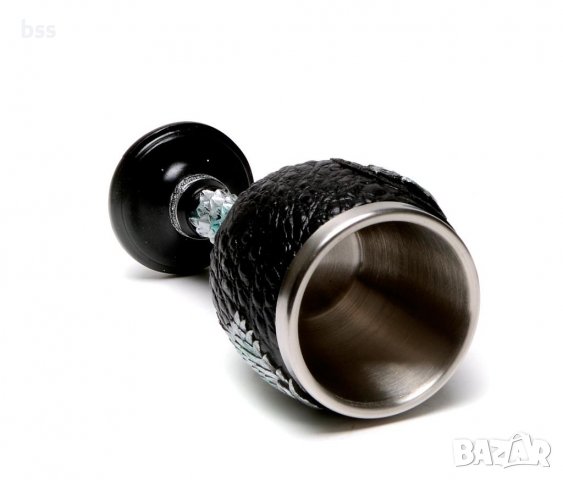 Код 91101 Стилна чаша за вино от полирезин с релефни декорации - вълк и надпис Winter is coming, снимка 3 - Чаши - 37019625