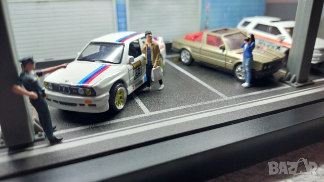 Гараж диорама за 5 коли в мащаб 1-64 , снимка 18 - Колекции - 52261233