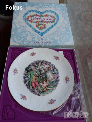 Колекционерска чиния Royal Doulton Valentines Day 1982, снимка 1 - Антикварни и старинни предмети - 35211256