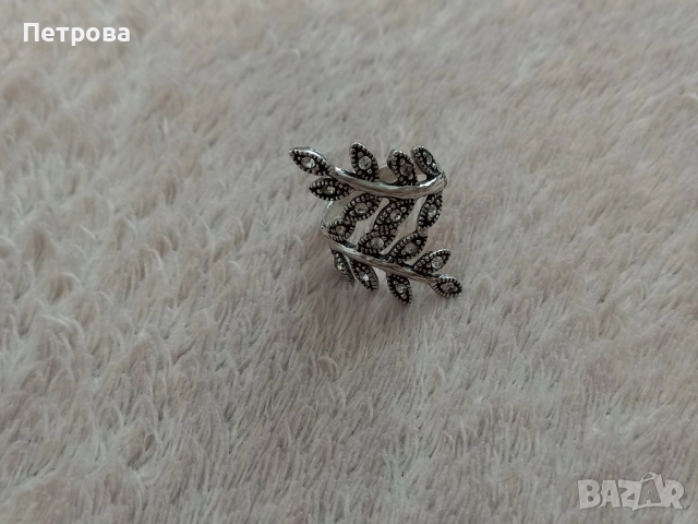 Сребърен пръстен с камъни 