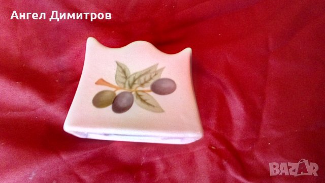 Красив порцеланов салфетник , снимка 2 - Антикварни и старинни предмети - 37261365