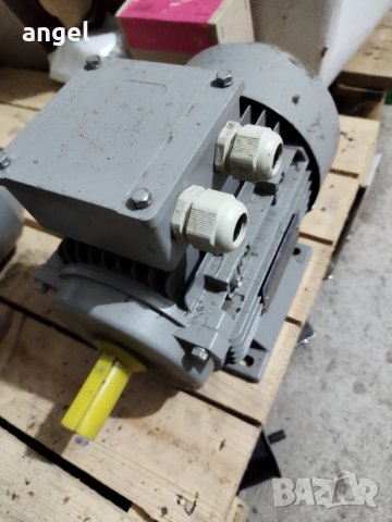  Трифазни Електродвигатели , снимка 6 - Електродвигатели - 39190801