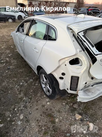 Волво v40 , снимка 2 - Автомобили и джипове - 49395864