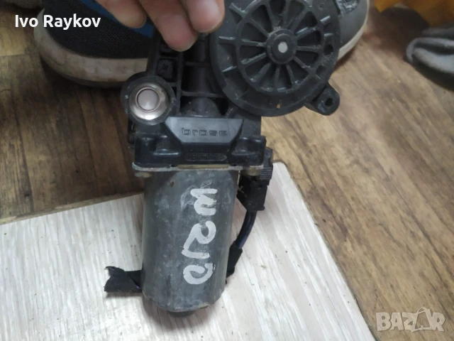 Стъклоповдигач Mercedes E-Class W211 Преден Десен , A2118203042, снимка 4 - Части - 51007351