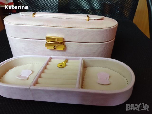 Козметична кутия - мини куфарче със заключващ механизъм