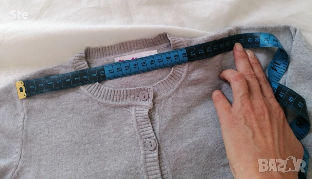 Нова мека сива жилетка за 4-6г, снимка 3 - Детски пуловери и жилетки - 51785117