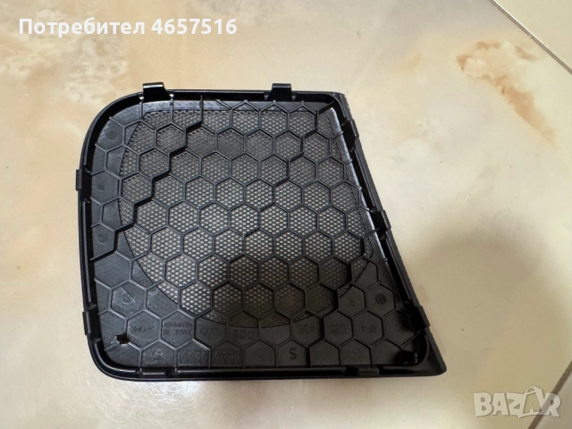 Предпазна решетка на говорителя на задна дясна врата на Ауди Audi A3 8P само за 30лв. 8P4035436, снимка 2 - Части - 52516650