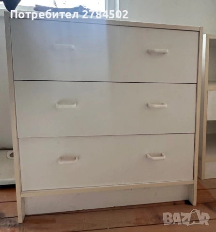 Бял скрин с 3 чекмеджета 