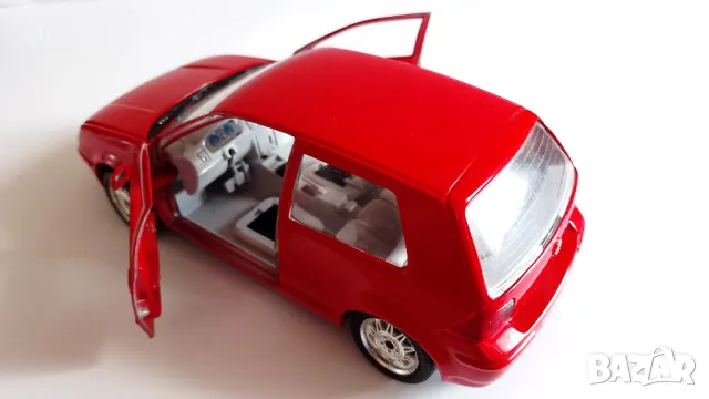 Bburago Volkswagen Golf 1998 1:24 Made in Italy, снимка 2 - Колекции - 47643439