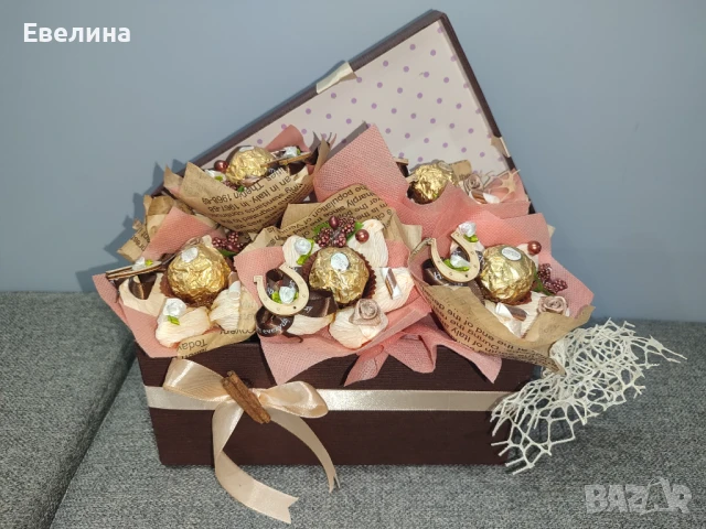 Кутия с бонбони за подарък Ferrero Rocher