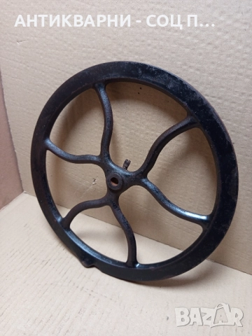 Старо Метално Колело От Стара Шевна Машина.