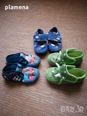 Три чифта пантофи номер 24 