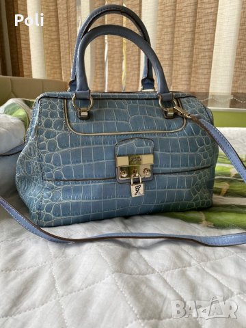 Оригинална чанта Guess в бебешко синьо, снимка 9 - Чанти - 28337657