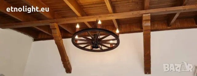 Полилеи, осветление от автентични реставрирани колела от каруца с дървени чашки , снимка 13 - Полилеи - 49455496