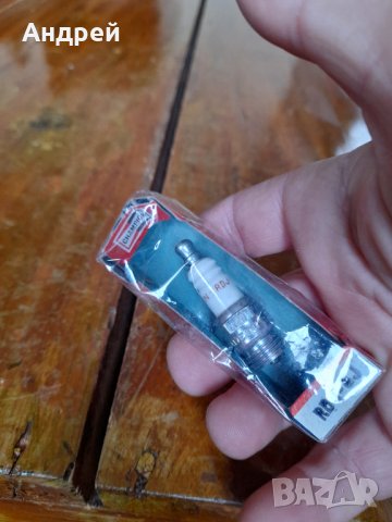 Запалителна свещ Champion RDJ8J, снимка 2 - Други ценни предмети - 39904652