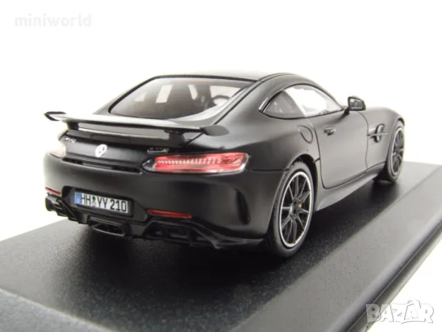 Mercedes AMG GT-R 2019 - мащаб 1:43 на Norev моделът е нов в PVC дисплей-кейс, снимка 2 - Колекции - 49553417