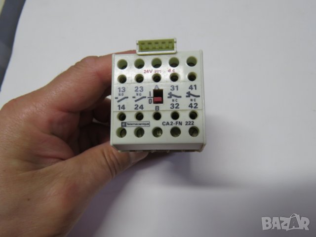 контактор  захранване 24 волта право два нормално отворени и два нормално затворени контакта 