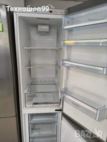 Хладилник Bosch с фризер, снимка 3 - Хладилници - 52550500