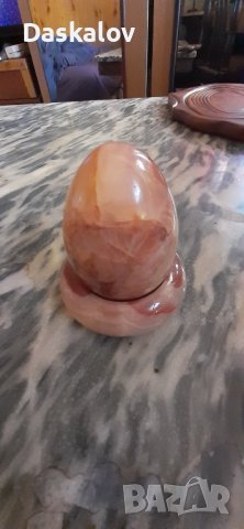Продавам мраморно яйце с поставка