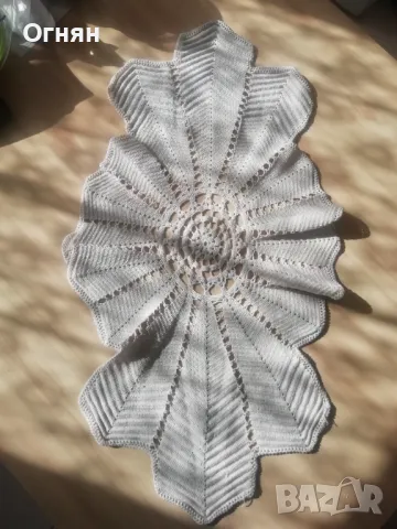 Каре за маса - мебел. Ръчно Плетено на една кука