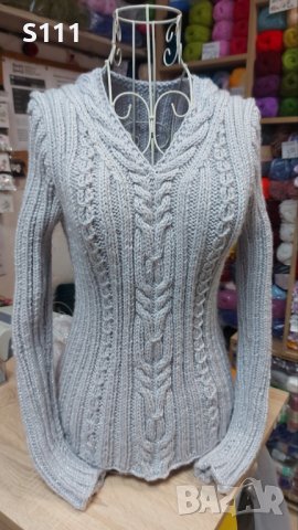 Уникален дамски зимен пуловер, ръчно плетиво, размер S