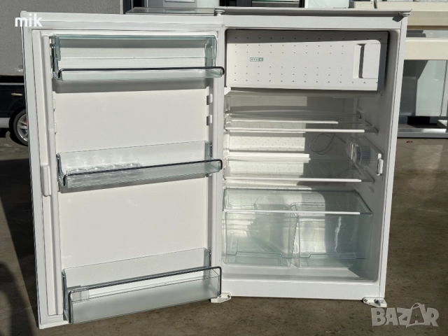 Малък хладилник с камера МИеле за вграждане 