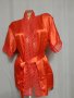 L Ярко червен сатенен  къс халат с рязана бродерия , снимка 1 - Нощници - 36877436