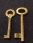 Два стари бронзови ключа от соца редки за КОЛЕКЦИЯ ДЕКОРАЦИЯ 40985, снимка 1 - Други ценни предмети - 43266907