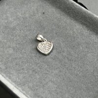 Сребърна висулка сърце с цирконий, снимка 1 - Колиета, медальони, синджири - 43840100
