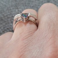 Дамски сребърен пръстен с камък мистик топаз.Състояние ново! , снимка 4 - Пръстени - 43055757