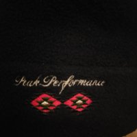 peak performance - страхотна зимна шапка, снимка 1 - Шапки - 27414884