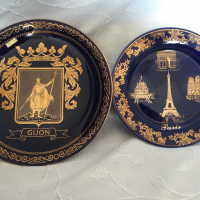 Порцеланови чинии син кобалт, декорирани със злато, Хихон/Gijon и Париж/Paris с поставки, нови, снимка 1 - Колекции - 36404475