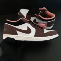 Nike Air Jordan 1 Low Mocha Chocolate Crimson Bliss Brown Размер 43 Номер Обувки Маратонки Нови , снимка 2 - Маратонки - 38451293