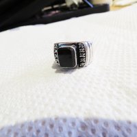 Стар мъжки сребърен пръстен с черен оникс и блестящи циркони - притежавай го и бъди готин, снимка 1 - Пръстени - 33292123