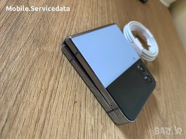 Samsung Galaxy Z Flip 4 256GB Счупен Дисплей, снимка 2 - Samsung - 53224332