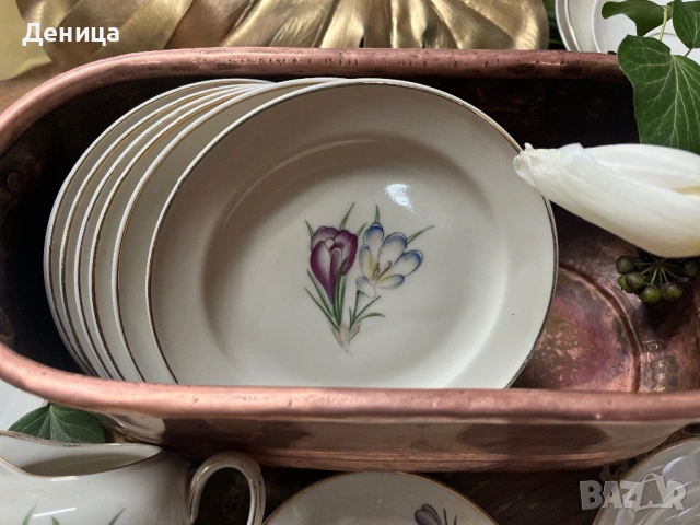 Усмихващи минзухарчета💜 Слонова кост, ръчно рисувани минзухари, златен кант ⚜️ КPM u втора маркиров, снимка 8 - Сервизи - 53408874