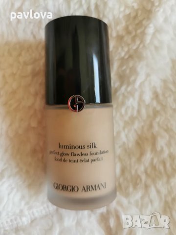 Giorgio Armani Копринен фон дьо тен с естествен завършек № 3 номер, снимка 2 - Декоративна козметика - 48501378