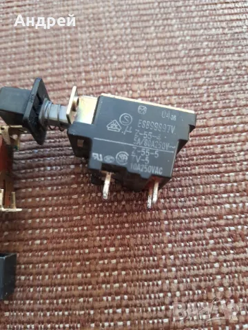 Стари радио бутони, снимка 5 - Други ценни предмети - 48011774