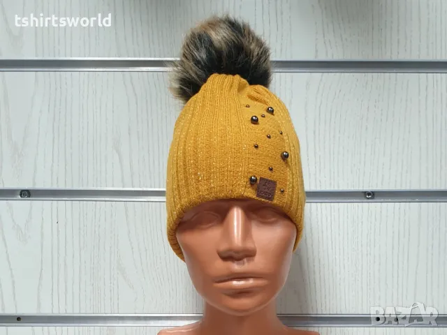 Нова зимна дамска шапка с камъчета в цвят горчица с пух/помпон, снимка 6 - Шапки - 47928089