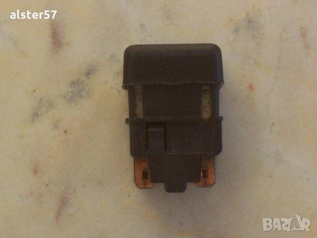 Ключ за аварийни светлини от Ланчия Тема, снимка 3 - Части - 26859994