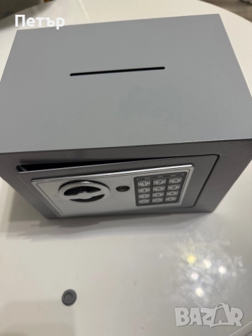 Метален сейф, снимка 2 - Сейфове и каси - 52631715