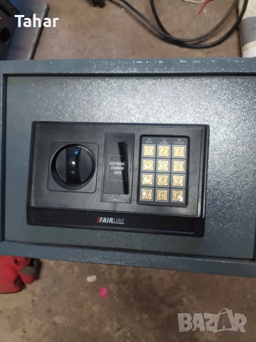 Метален сейф с електронна комбинация , снимка 4 - Друга електроника - 51747717