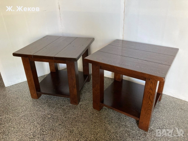 Две масивни холни маси