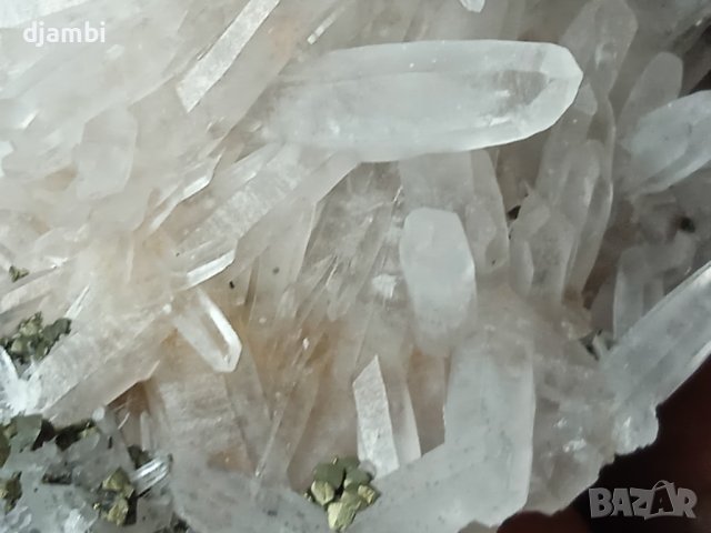 №192,Кварц,Планински кристал,Кварцова друза с халкопирит и сфалерит,Quartz Bulgaria,BGminerals,, снимка 5 - Декорация за дома - 44124708