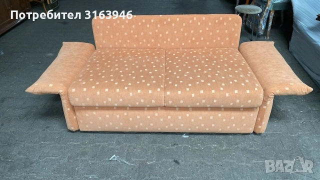 Разтегателен ретро диван в оранжев десен, снимка 3 - Дивани и мека мебел - 52235215