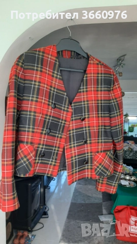 Късо дамско сако шотландско каре